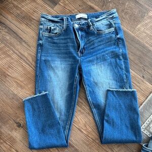 Stylish Women's Cropped Blue Jeans